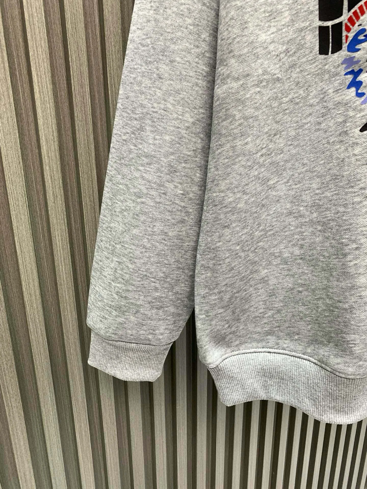 🅿️250 🀄️ Louis Vuitton Louis Vuitton 1*v25 new printed pullover round neck sweatshirt 400g pure cotton ➕ silver fox velvet Customized 400g same vat dyed fabric, very comfortable to touch, the latest brick cabinet synchronization for autumn and winter, trendy and wide, classic version for men and women, fashionable and individual, super versatile and good-looking, very suitable for both men and women, a must-have item for everyone